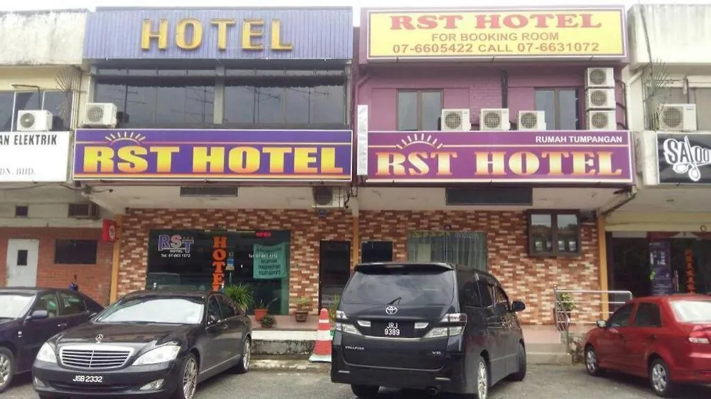 Rst Hotel Τζόχορ Μπάχρου 2*,